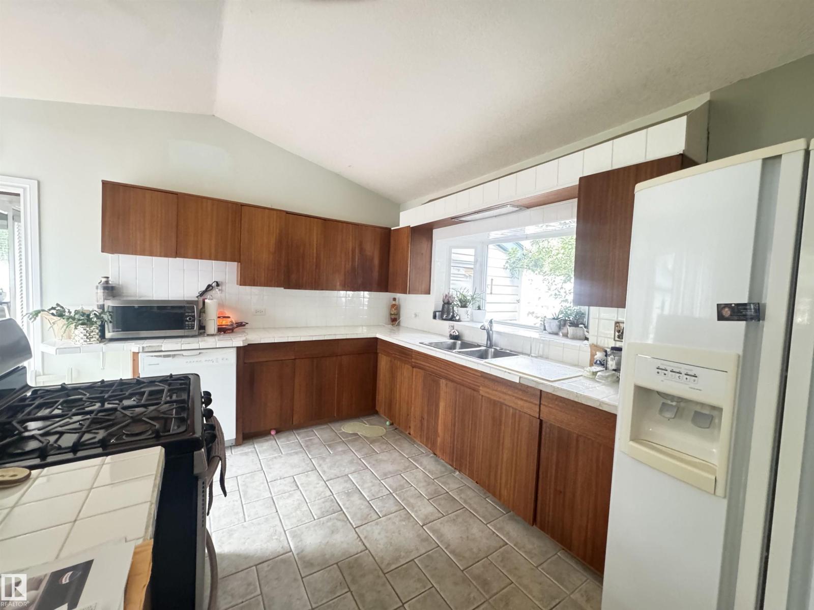 5224 50 AV - Image 11