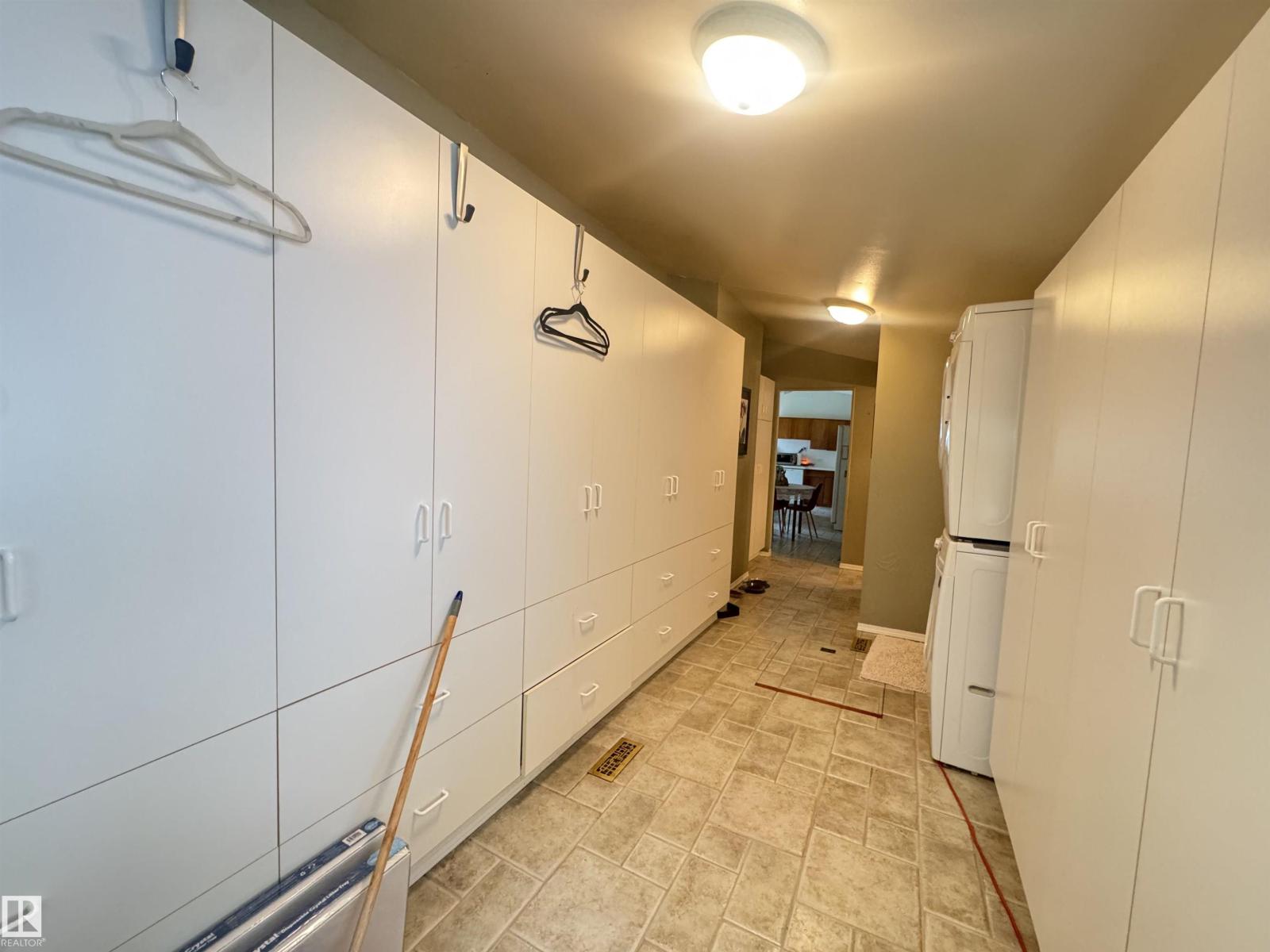 5224 50 AV - Image 25