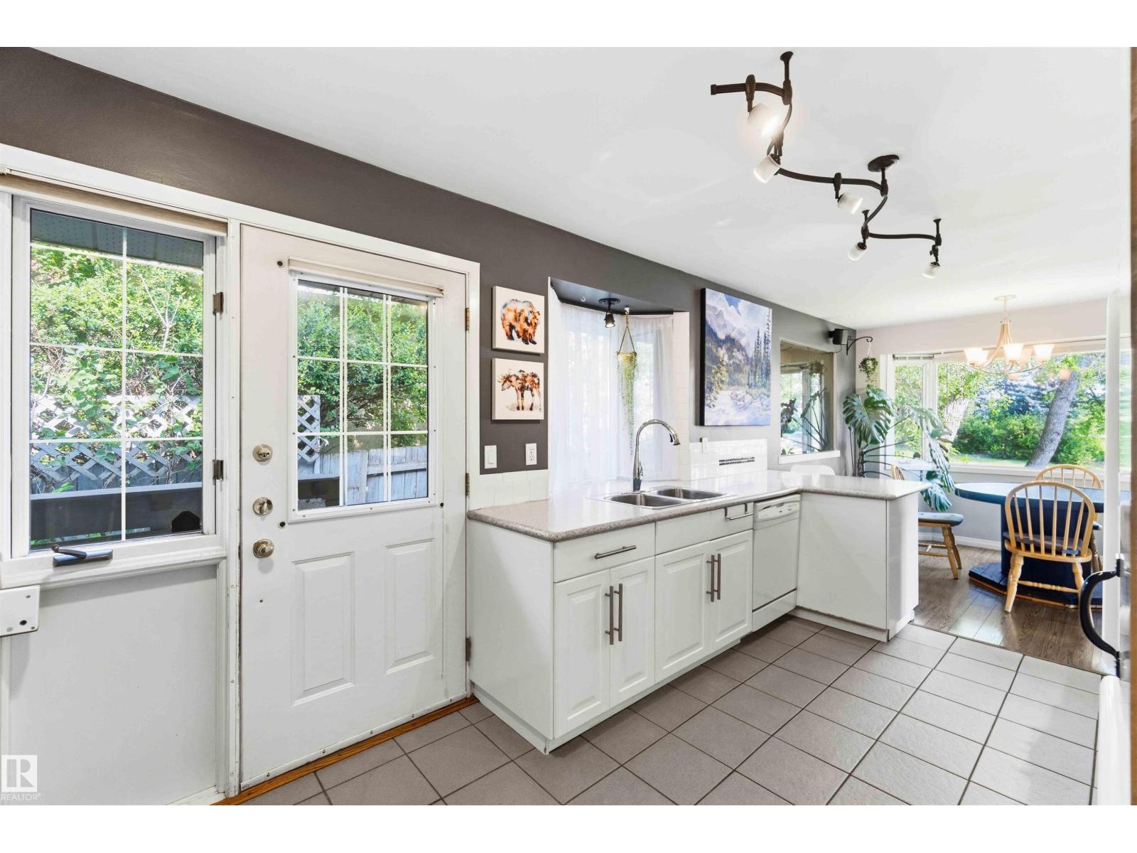 5208 105 ST NW - Image 11