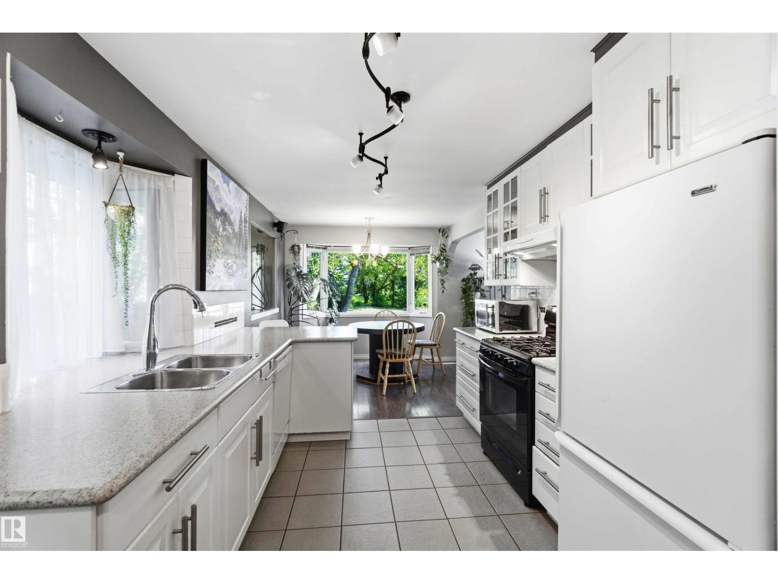 5208 105 ST NW - Image 12