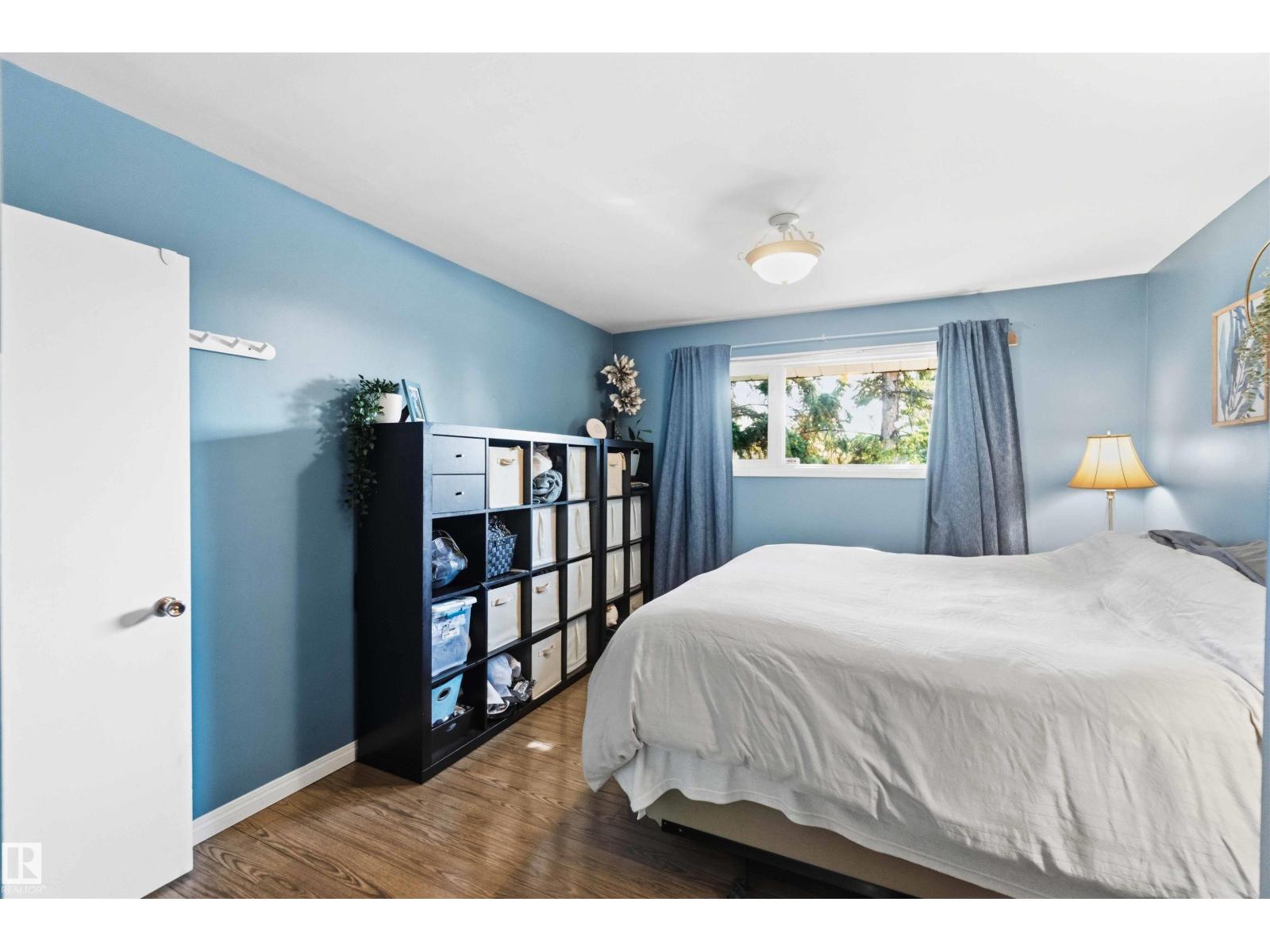 5208 105 ST NW - 17