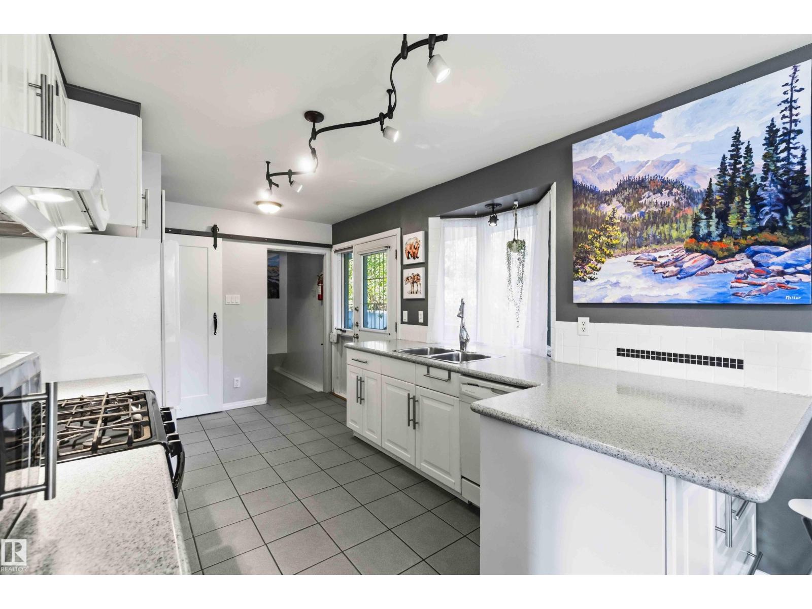 5208 105 ST NW - Image 8