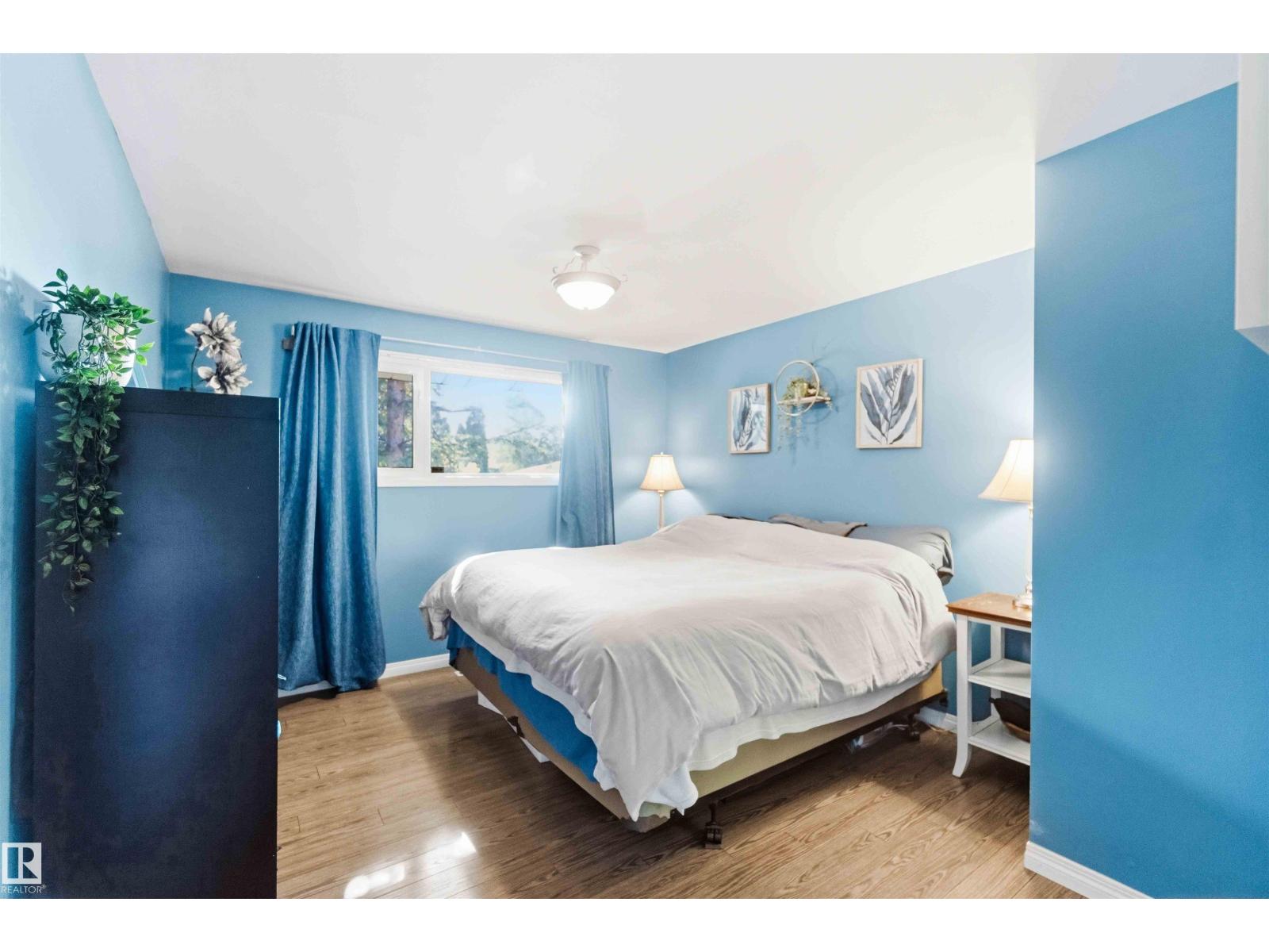 5208 105 ST NW - 16