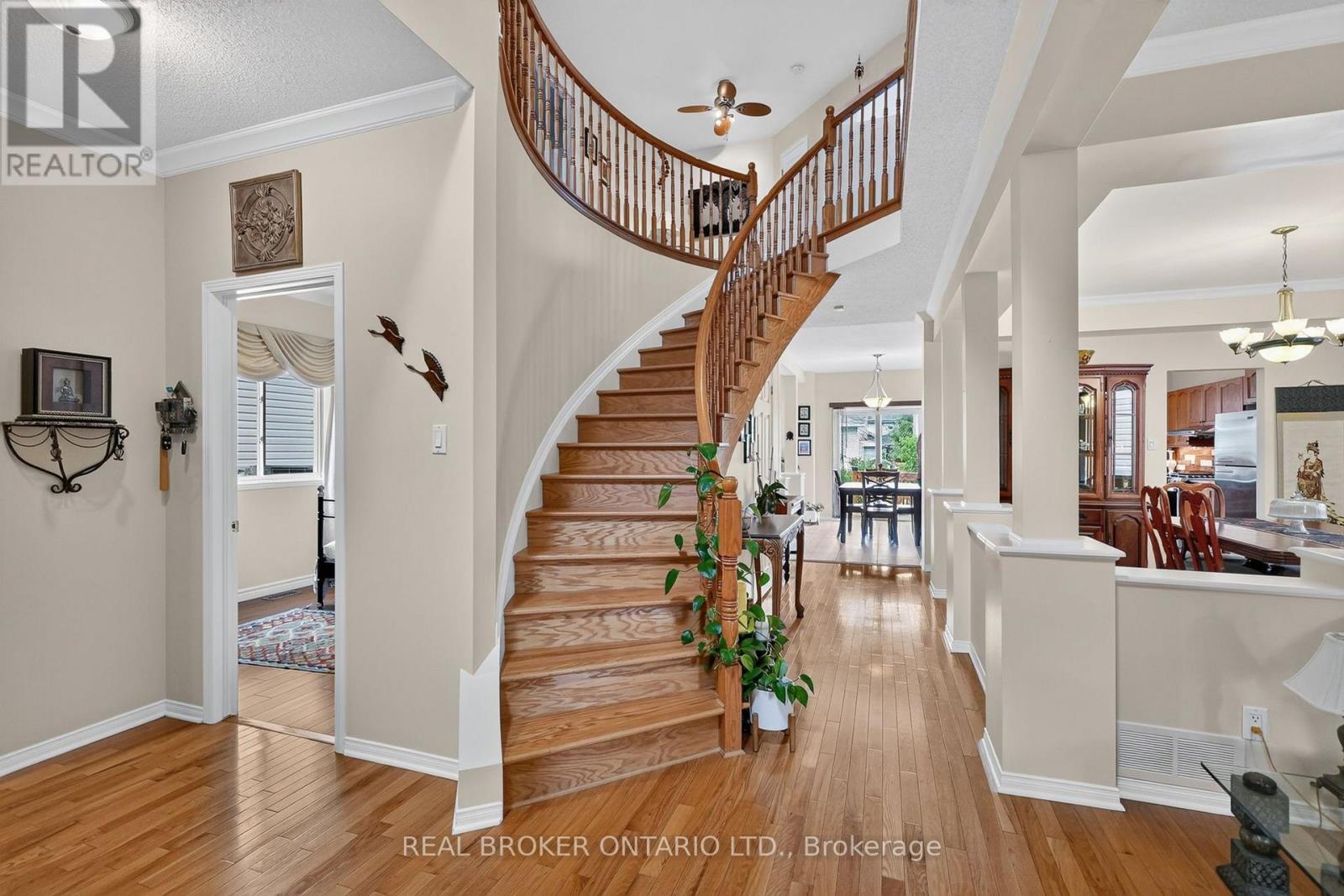 Grand foyer w/ curved staircase & vaulted ceilings