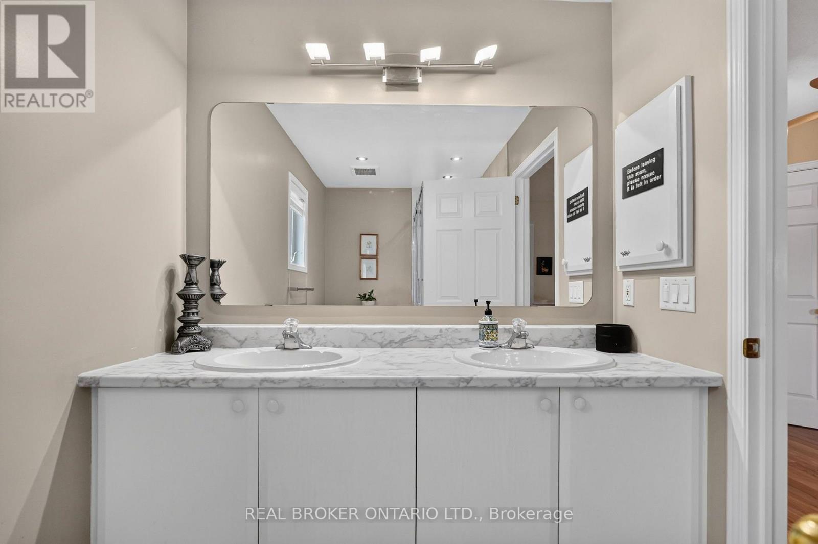 157 FAIRLOP WAY - Image 35