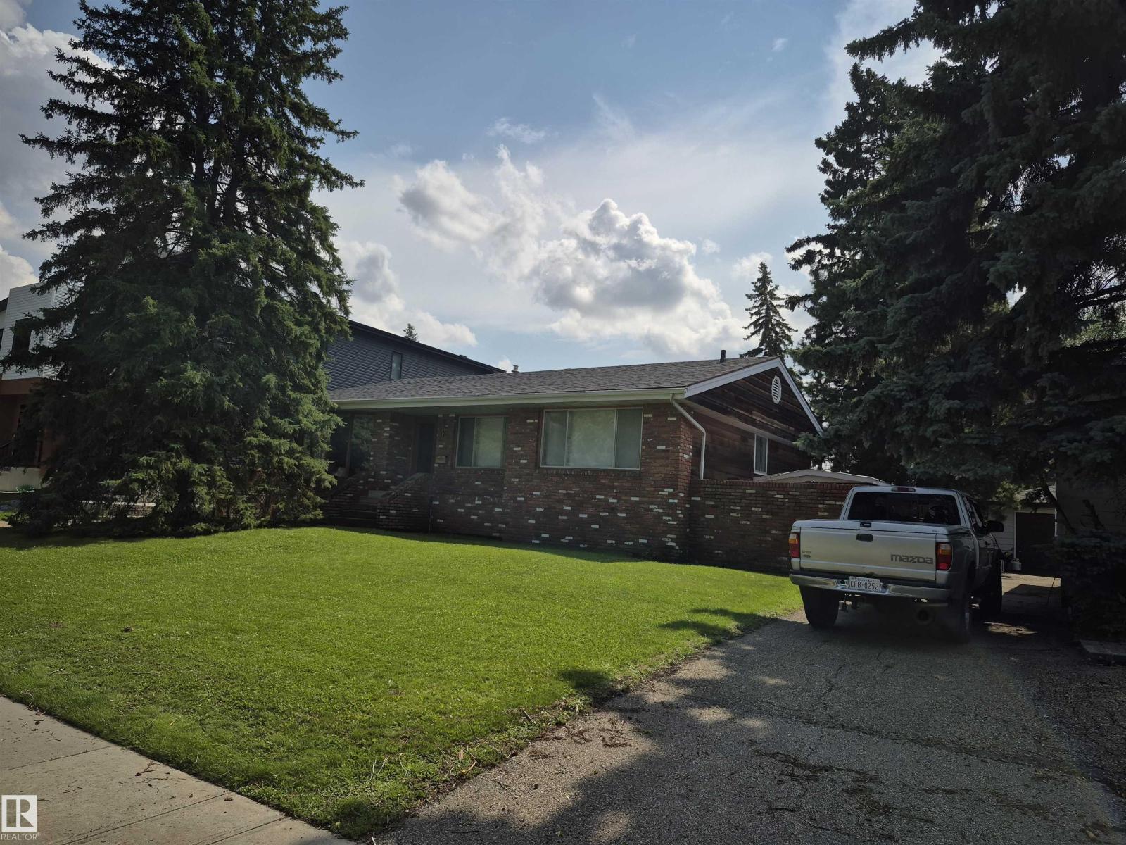 11715 83 AV NW, Windsor Park (Edmonton), Edmonton photo 2