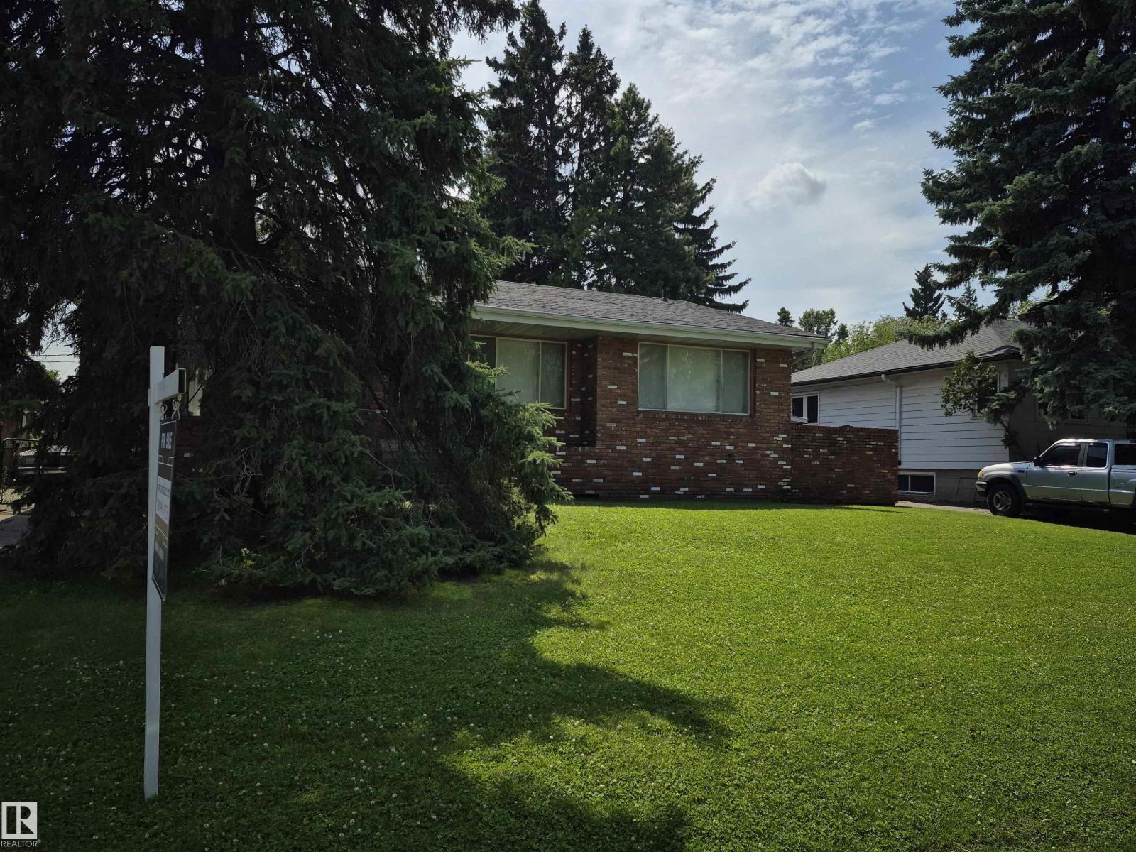 11715 83 AV NW, Windsor Park (Edmonton), Edmonton photo 3