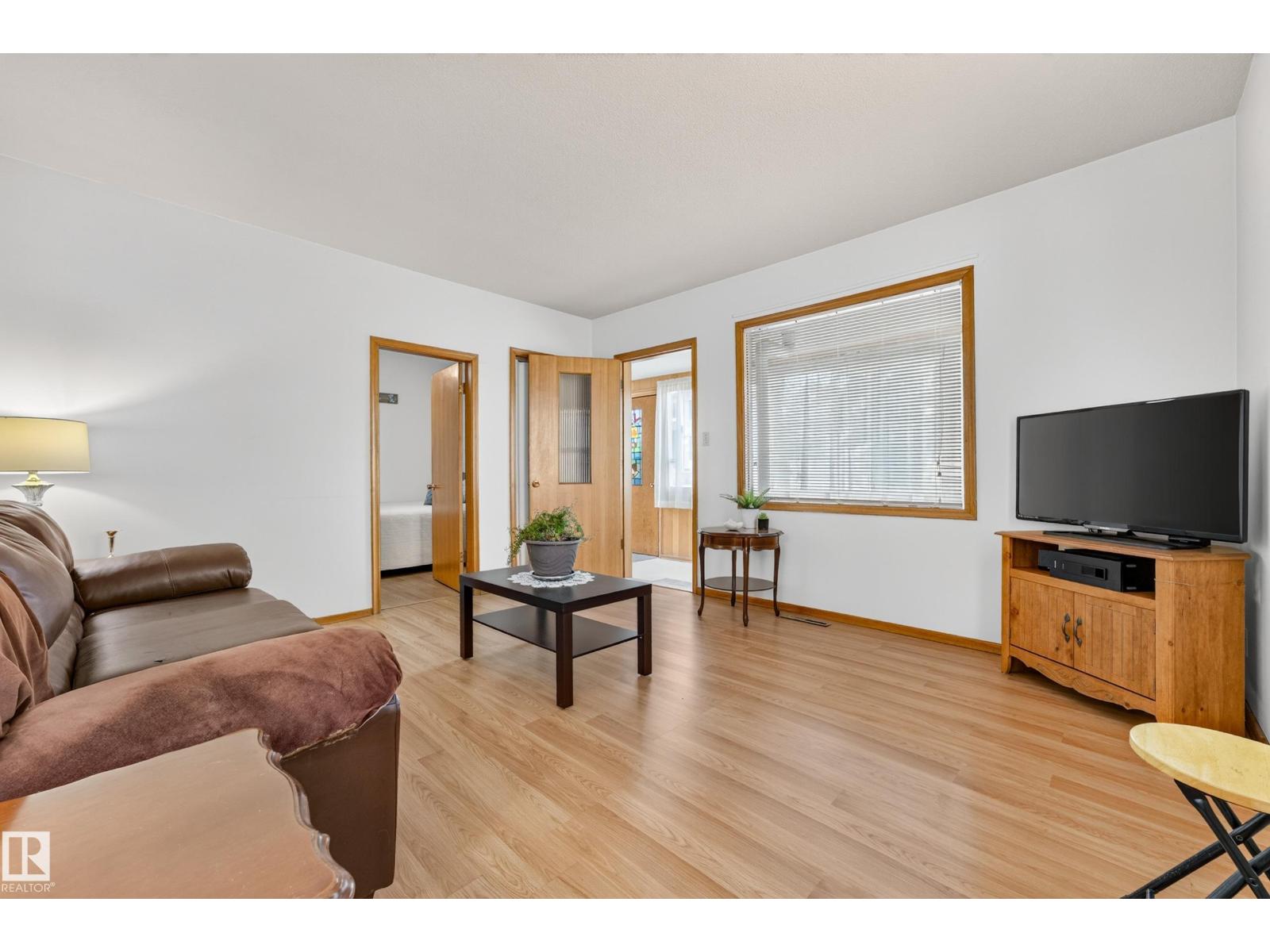 11327 91 ST NW - 15