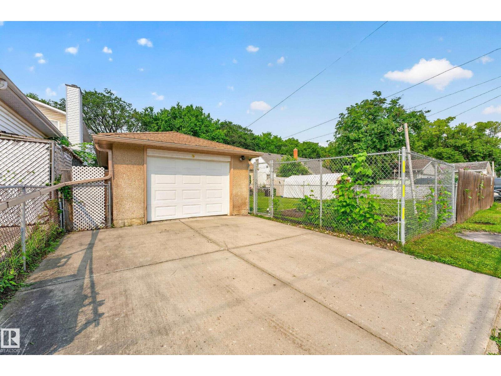 11327 91 ST NW - 39