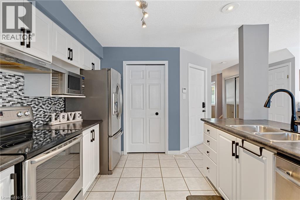 87 MARSTON Crescent - 13