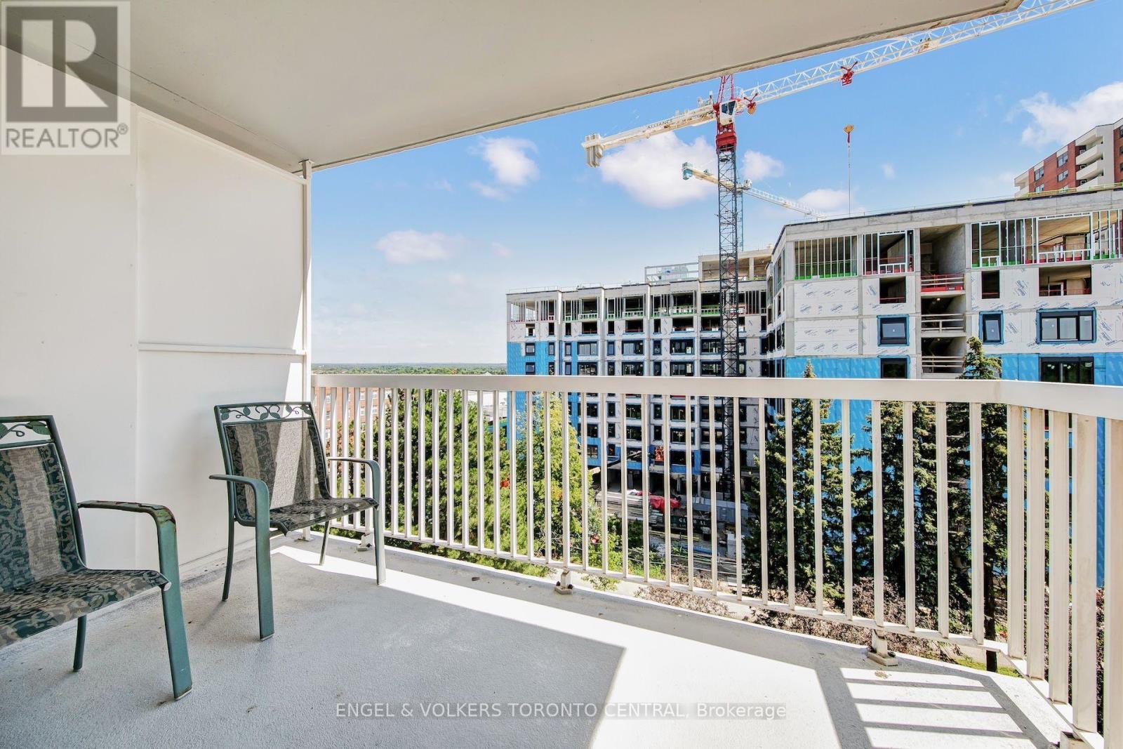 #606 15 SEWELLS ROAD - 33