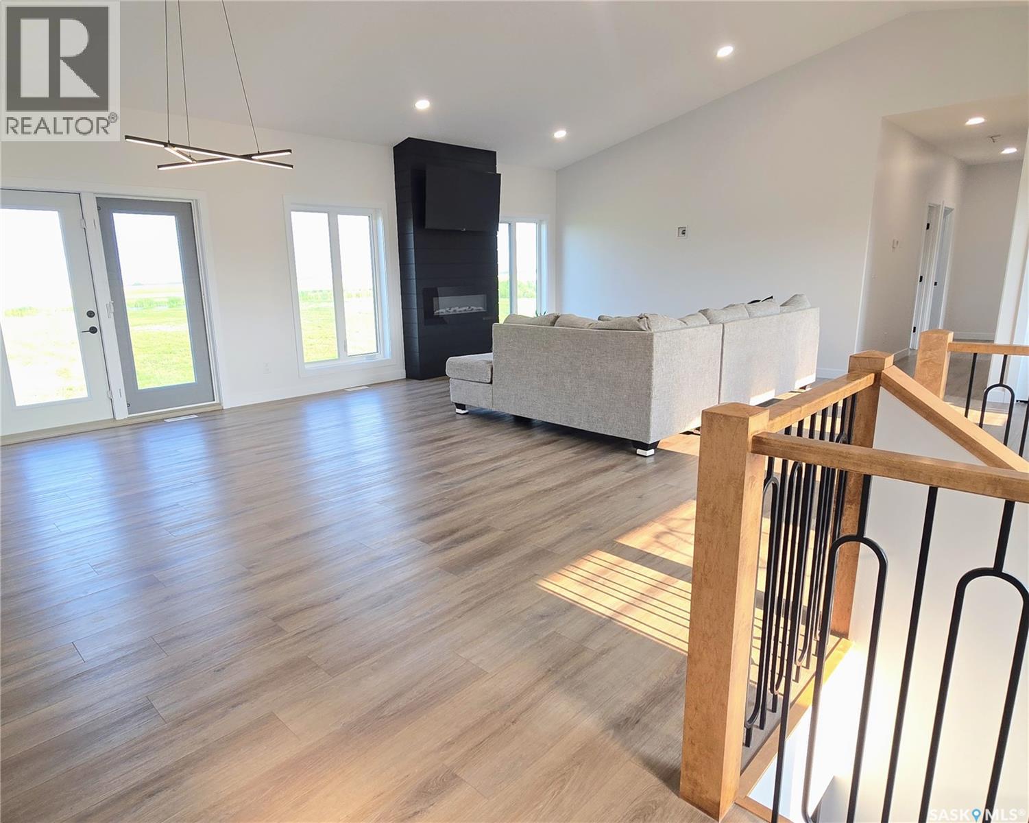 8 George Drive - Image 18