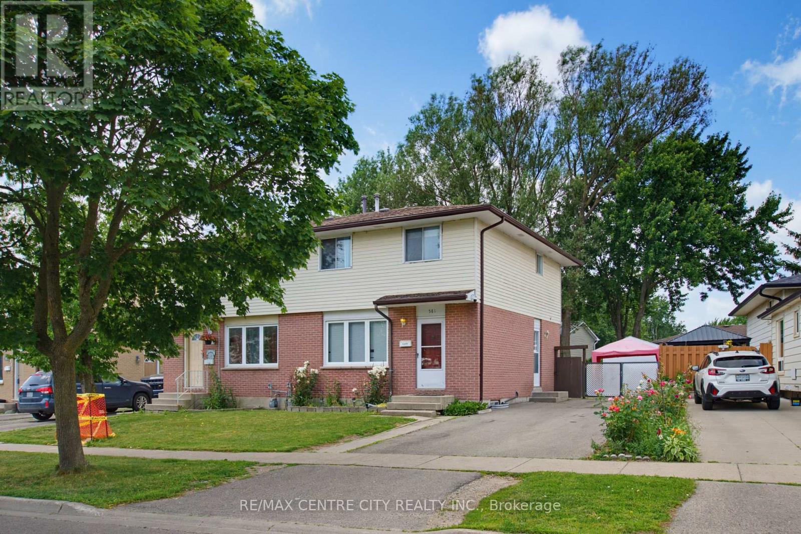 581 DEVERON CRESCENT - 1