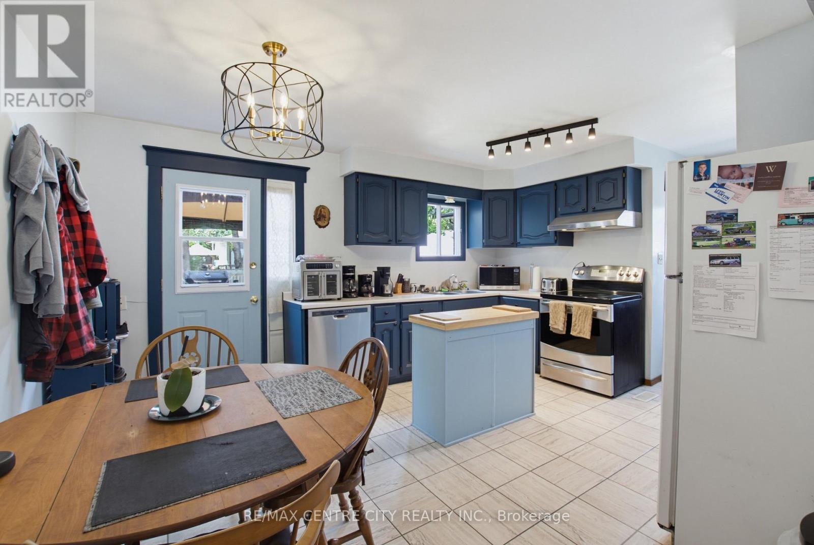 581 DEVERON CRESCENT - 10
