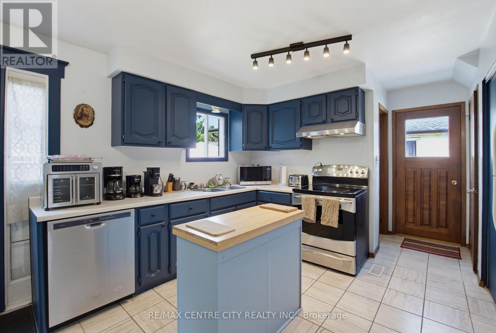 581 DEVERON CRESCENT - 11