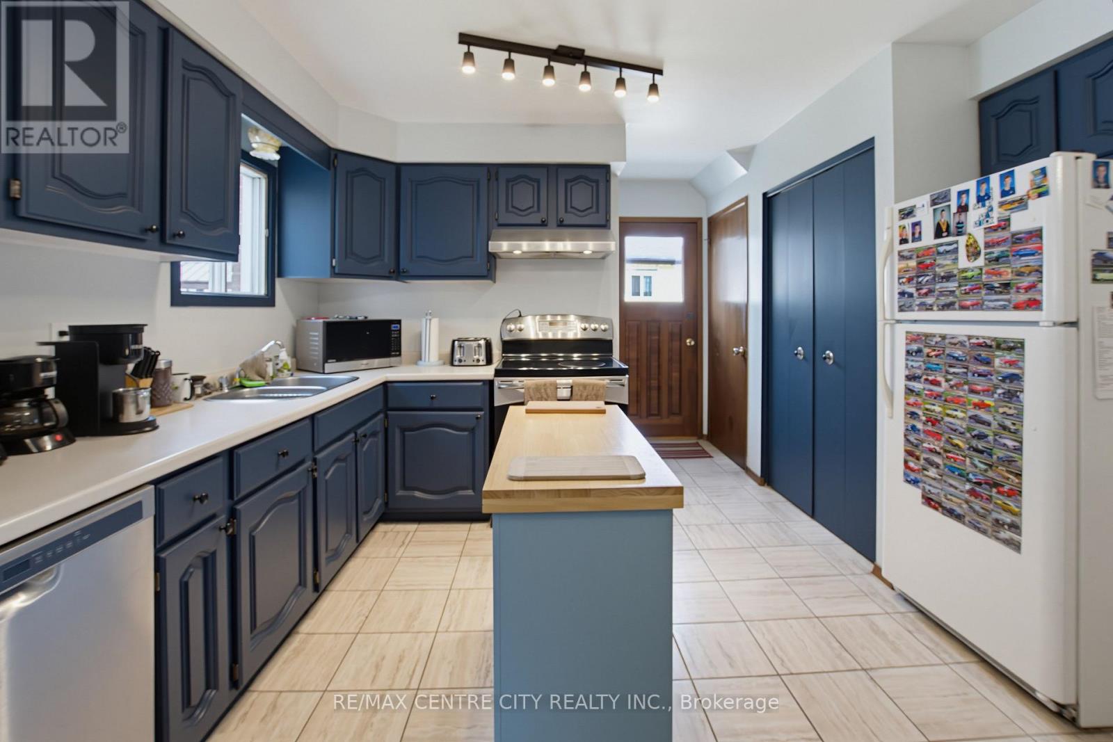 581 DEVERON CRESCENT - 12