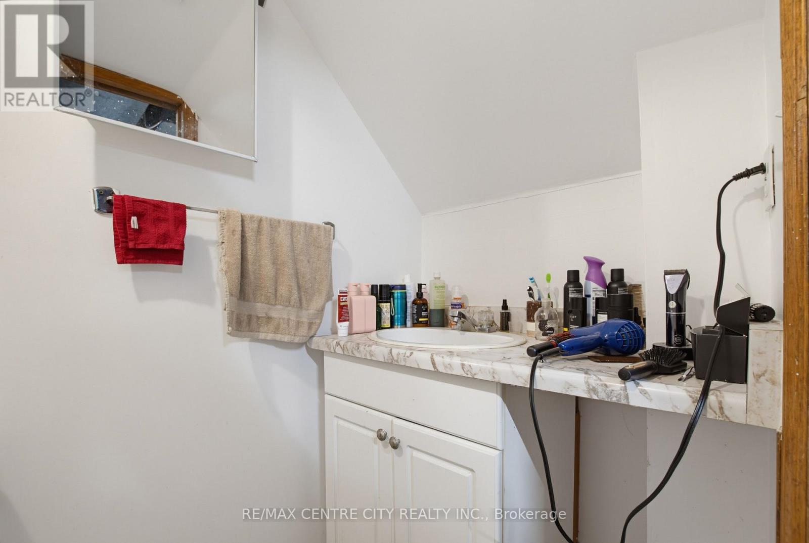 581 DEVERON CRESCENT - 18
