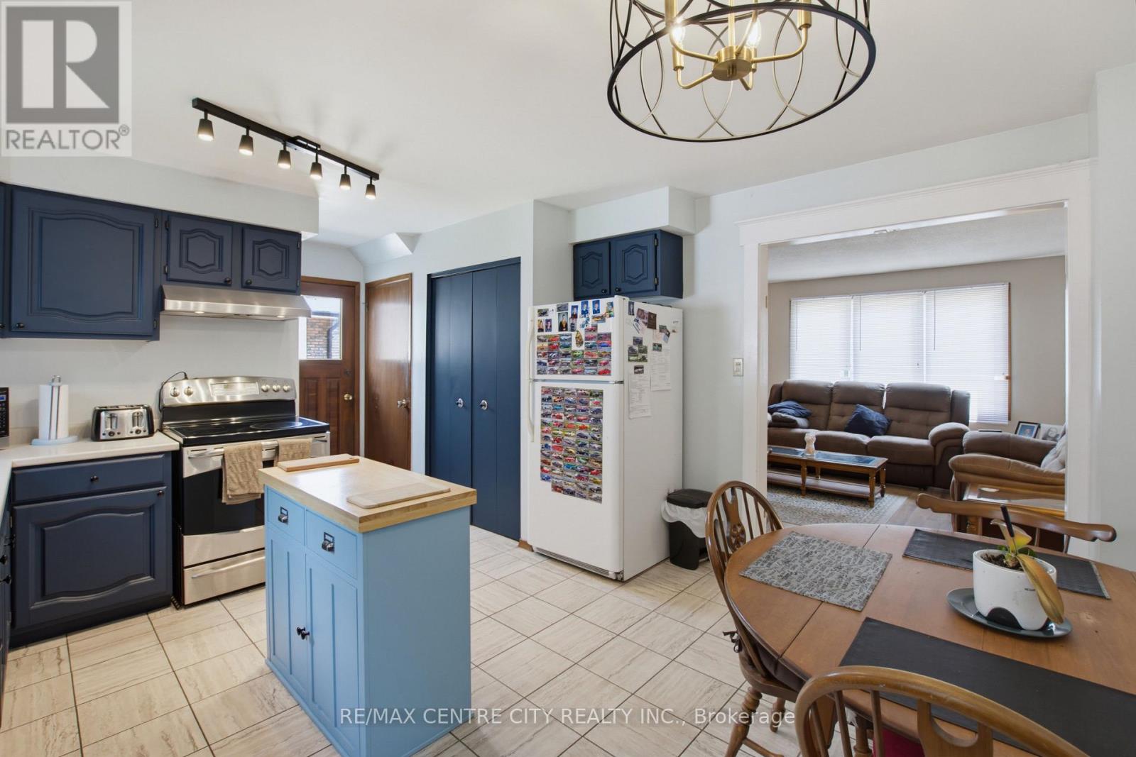 581 DEVERON CRESCENT - 22