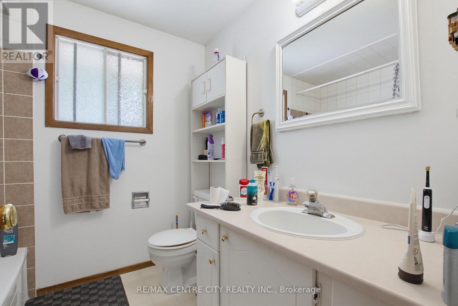 581 DEVERON CRESCENT - 24
