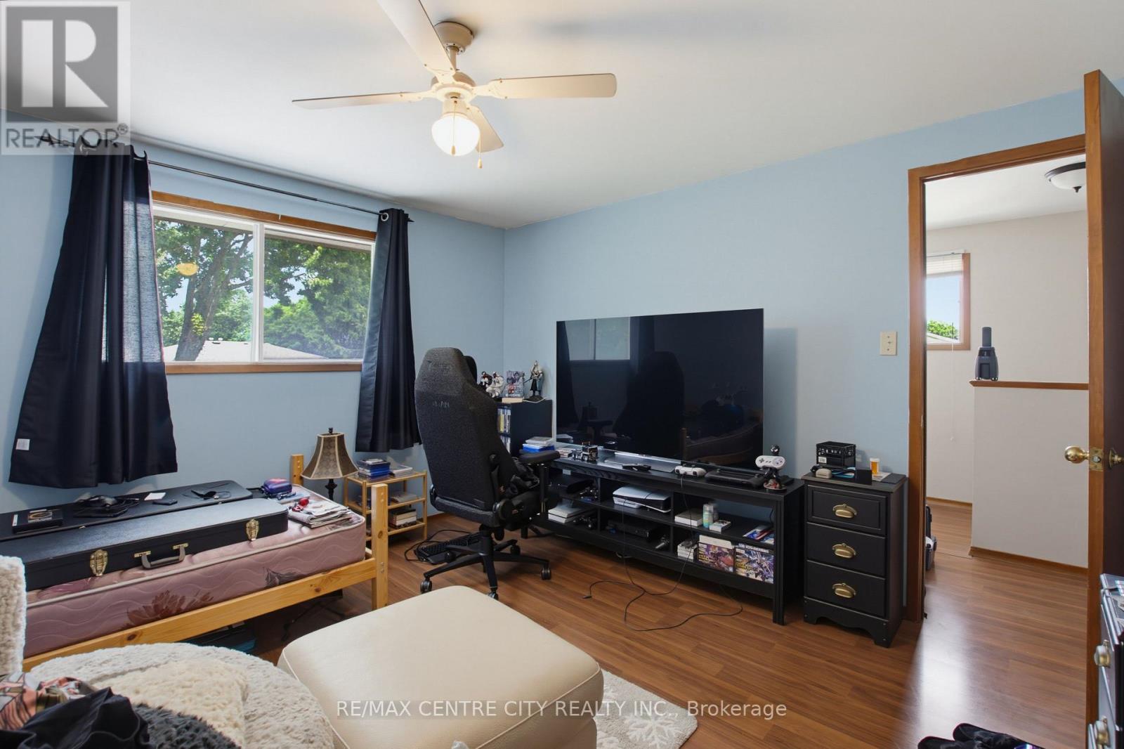 581 DEVERON CRESCENT - 26