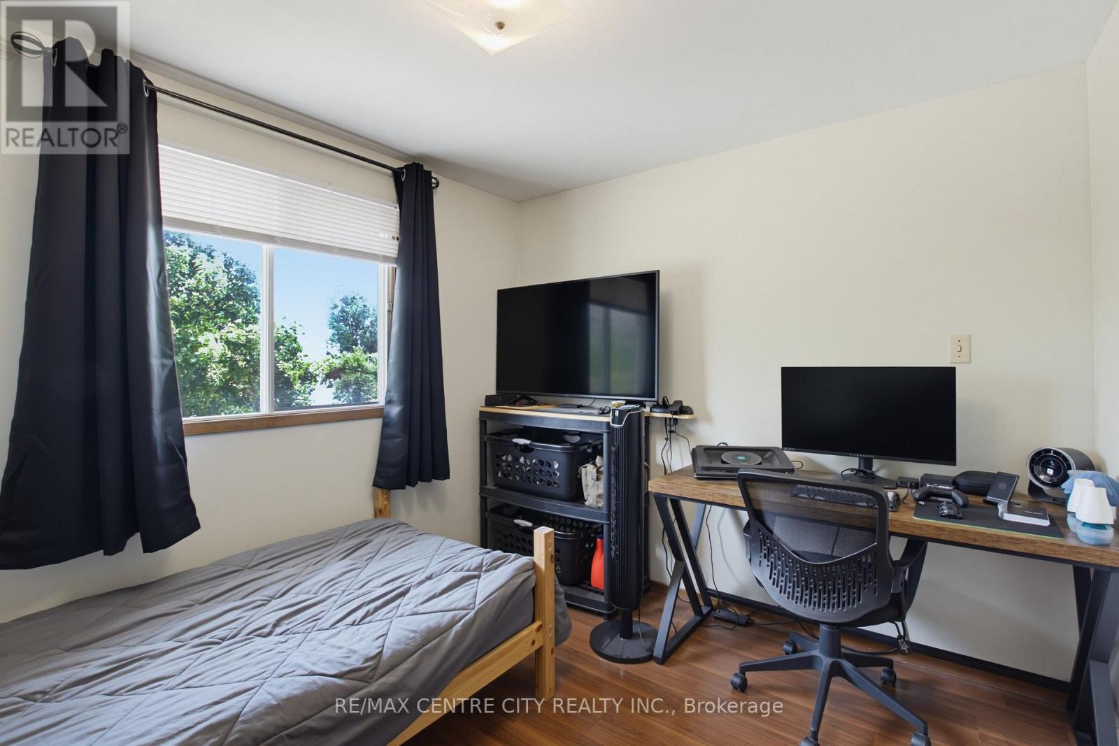 581 DEVERON CRESCENT - 28