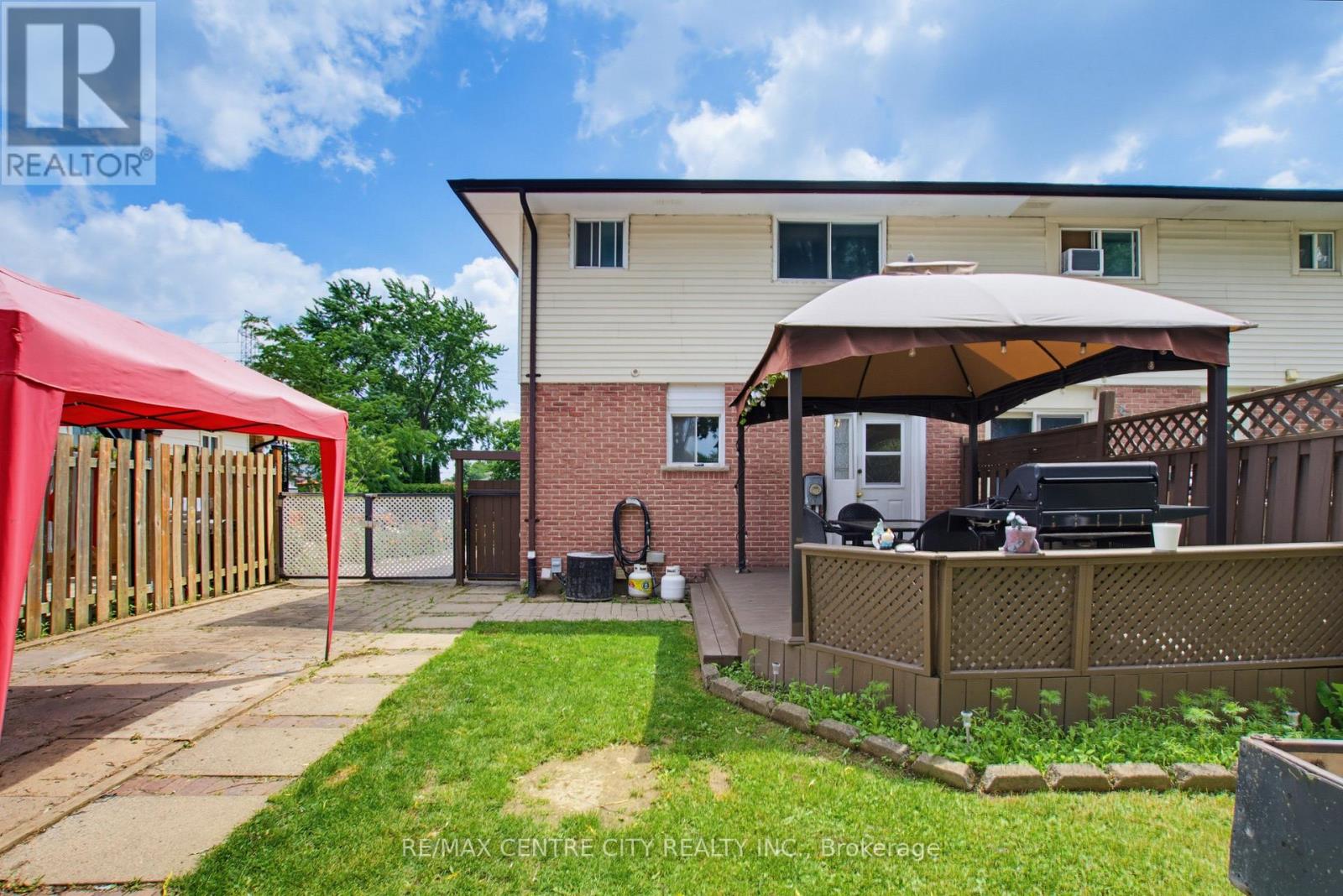 581 DEVERON CRESCENT - 35