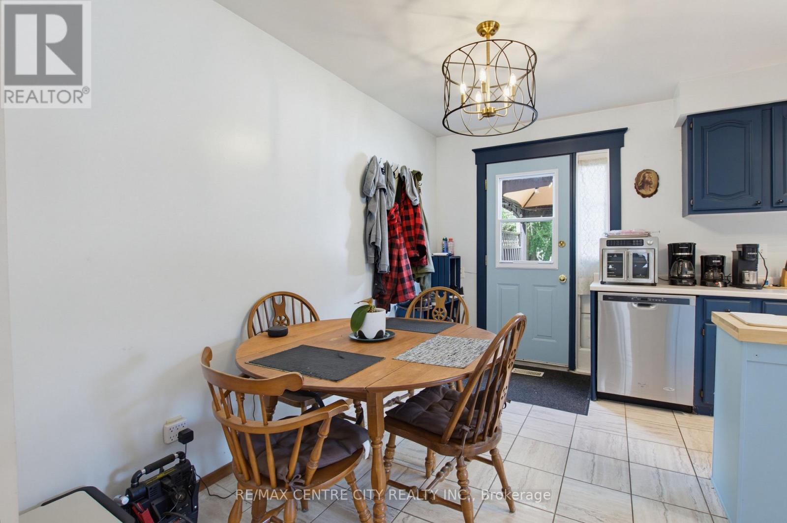 581 DEVERON CRESCENT - 9