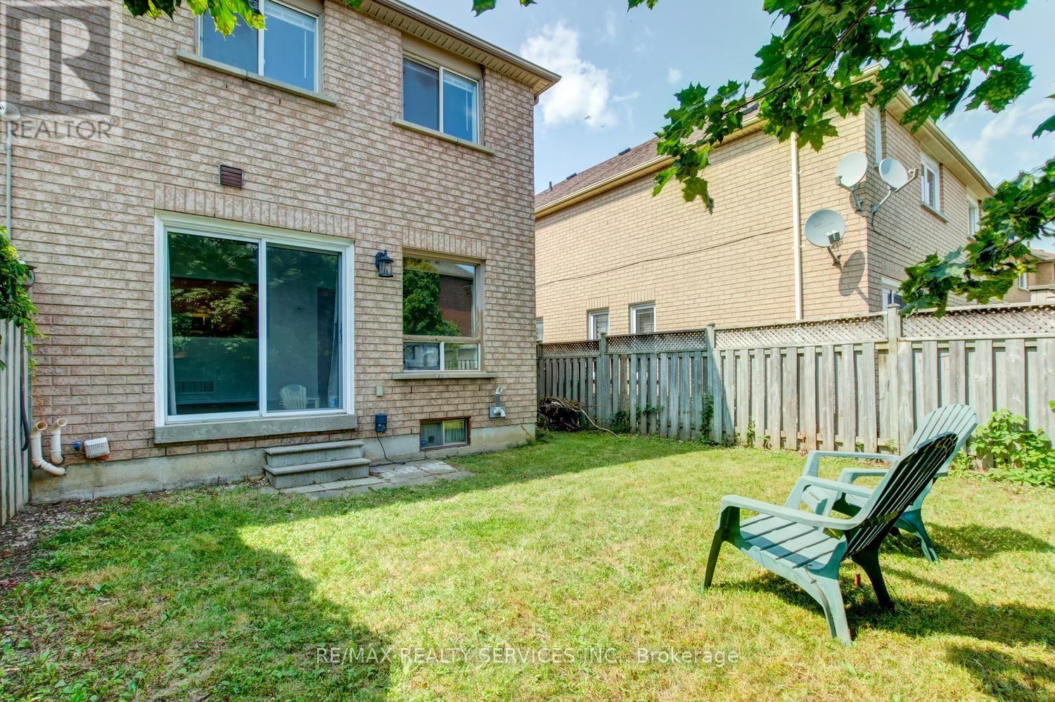 63 HERKES DRIVE - 35