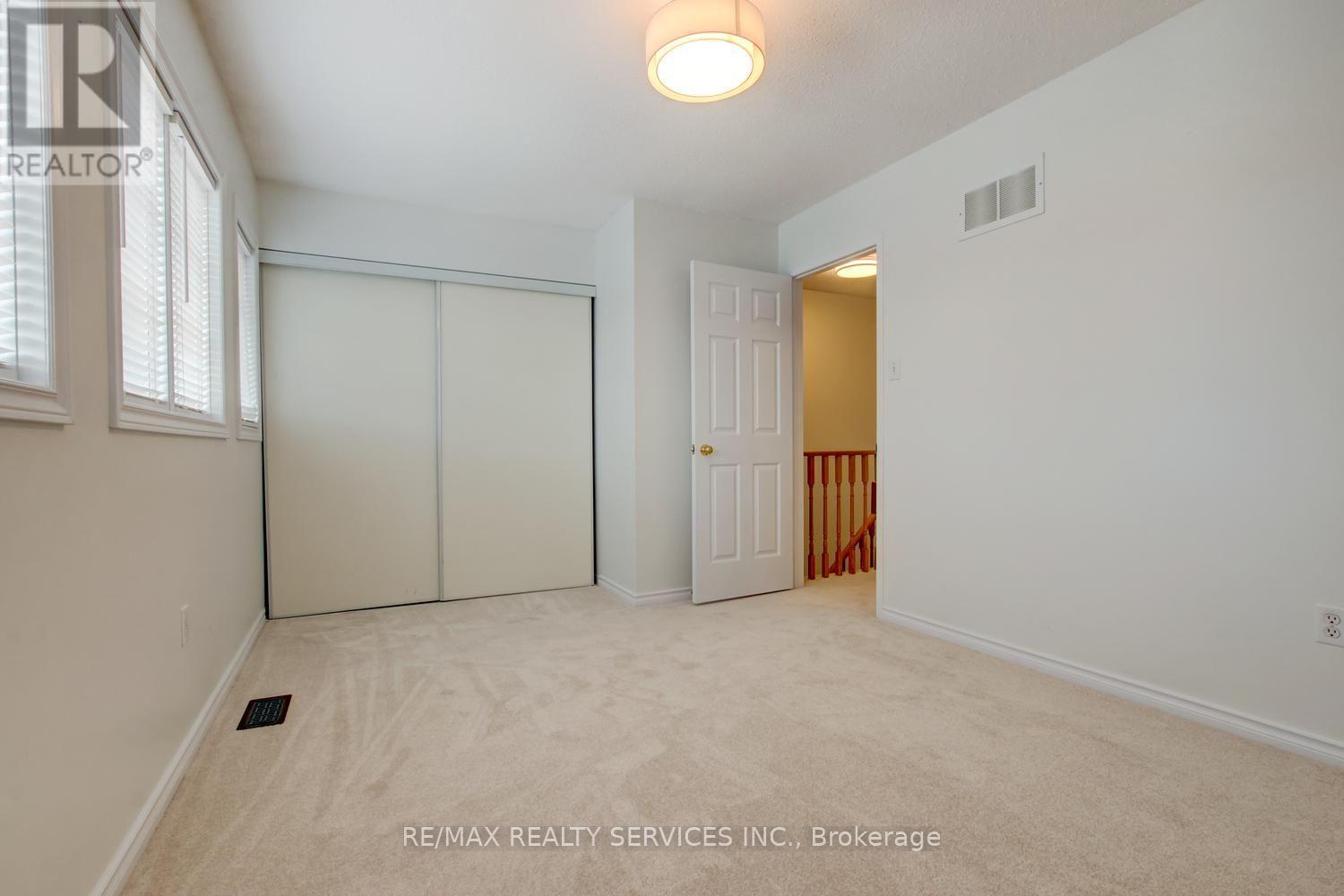 63 HERKES DRIVE - 19
