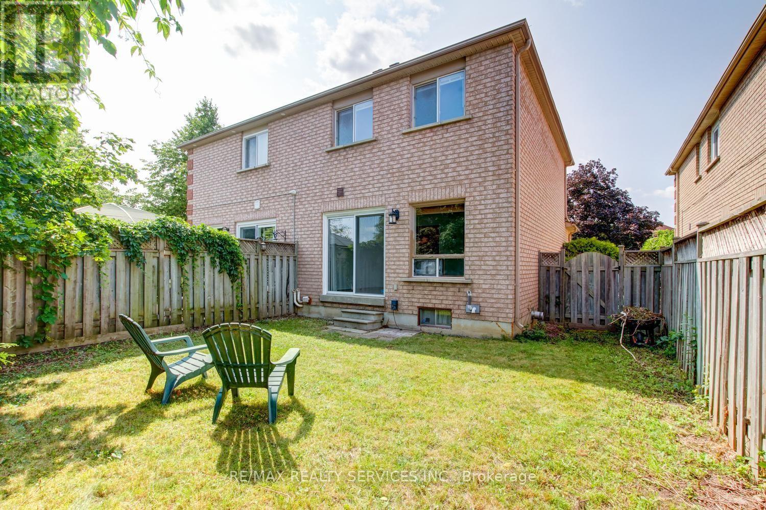 63 HERKES DRIVE - 33