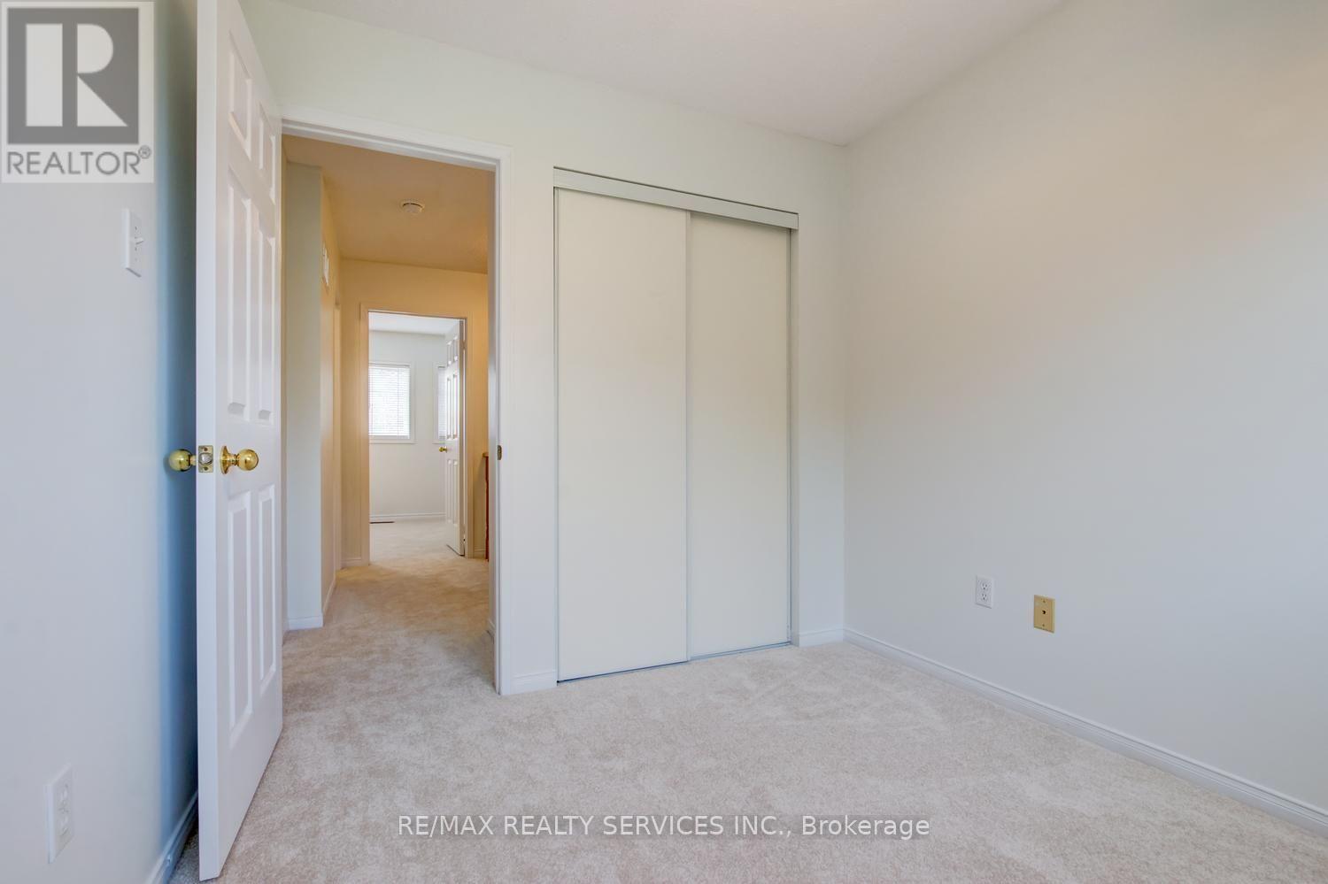 63 HERKES DRIVE - 25