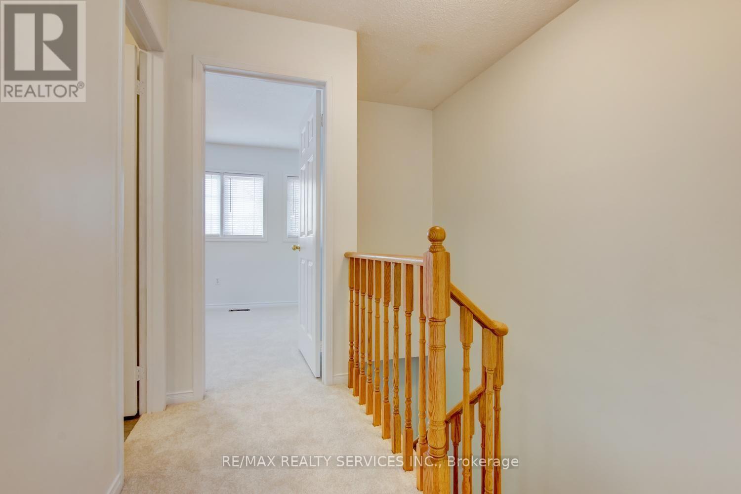63 HERKES DRIVE - 16