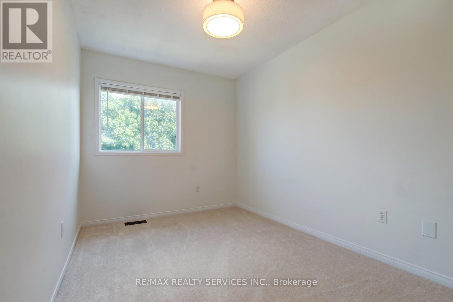 63 HERKES DRIVE - 22