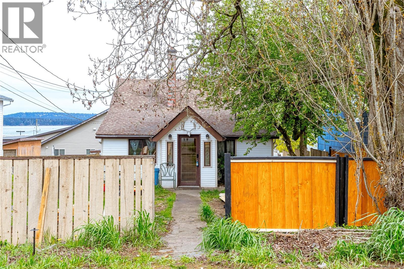 451 Irwin St - 1