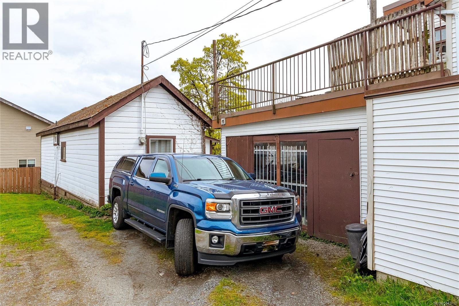 451 Irwin St - 17