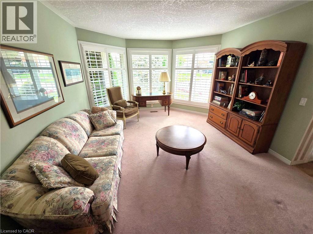 137 FOXBORO Drive - 5