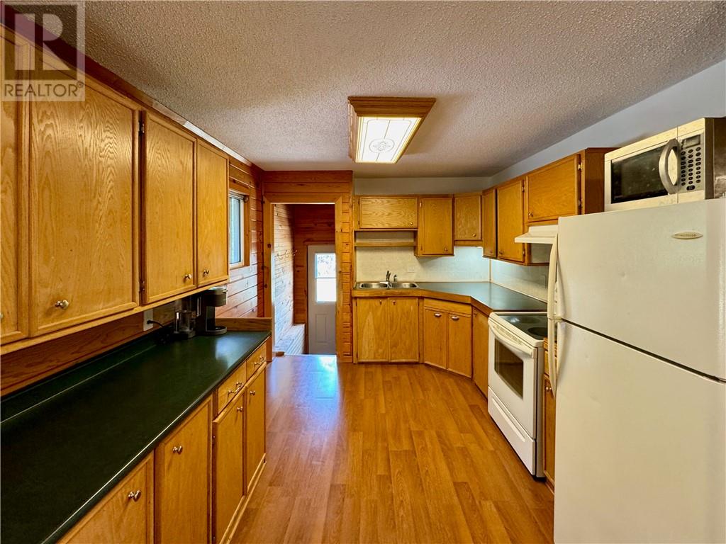 316 Allan Street - 12