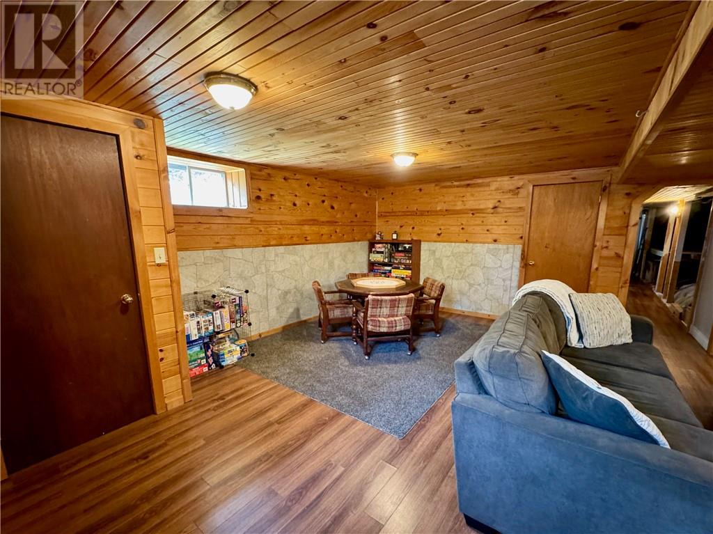 316 Allan Street - 35