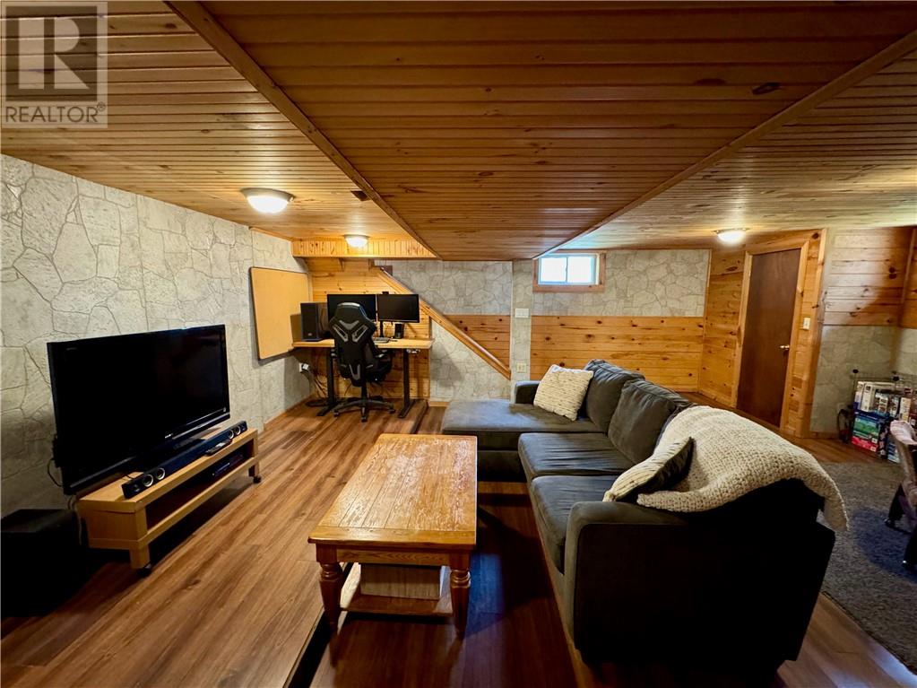 316 Allan Street - 38
