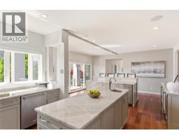 4pc Ensuite bath - 2090 Bennett Road, Kelowna, BC V1V2C2 Photo 9