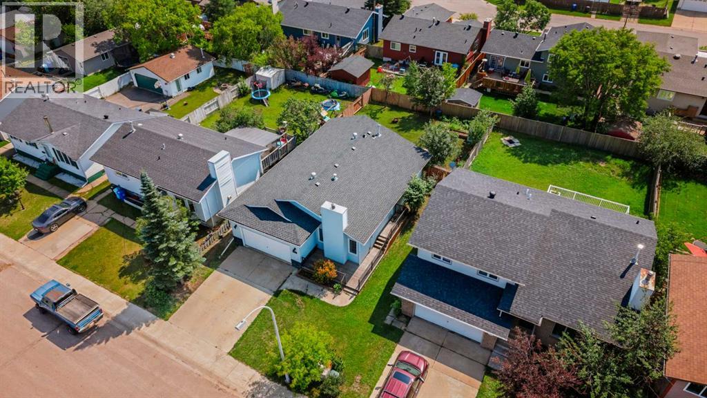 125 Oaks Crescent - 2