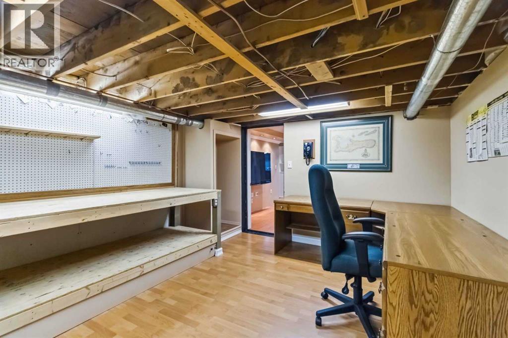 125 Oaks Crescent - Image 30