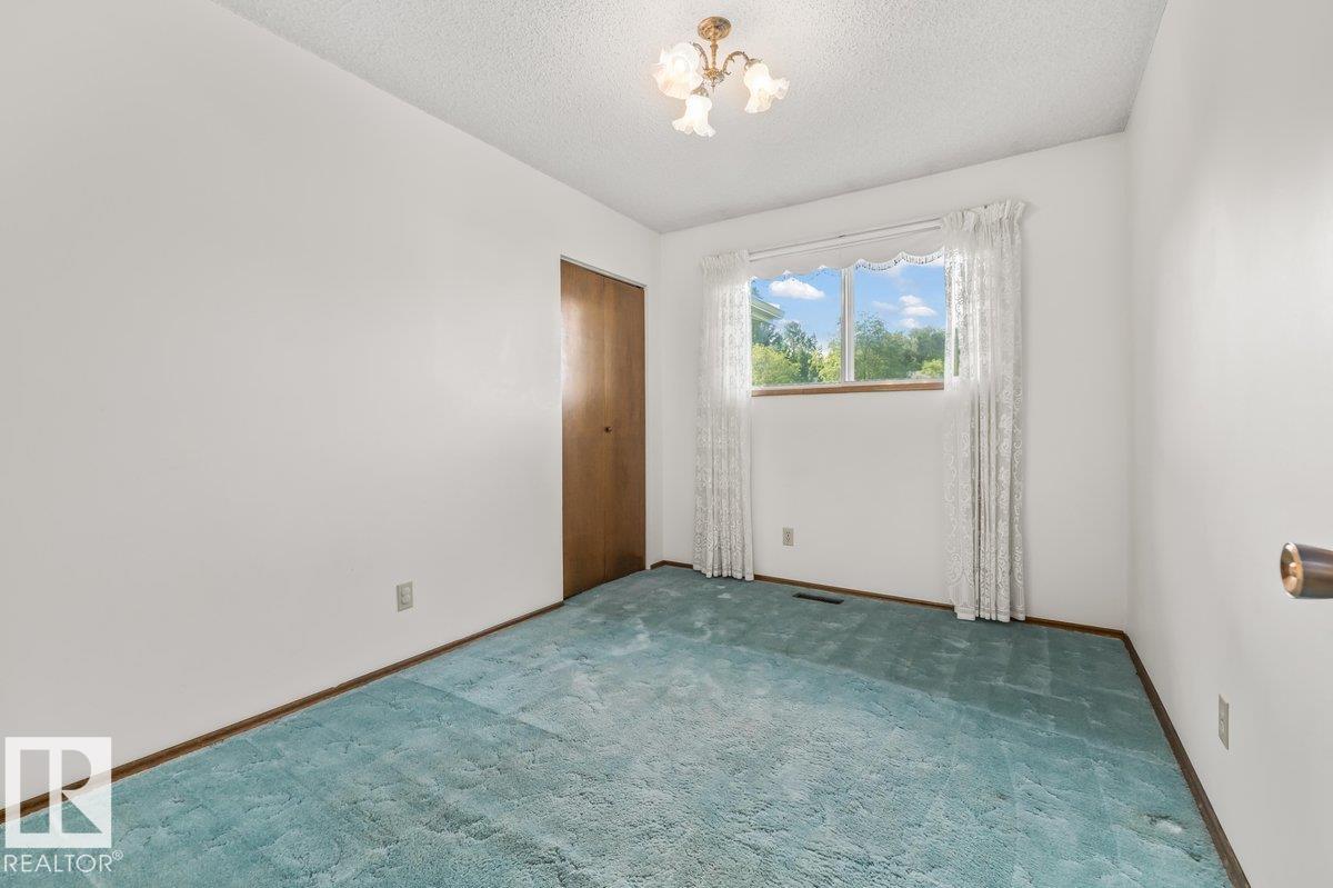 6708 31 AV NW - 18