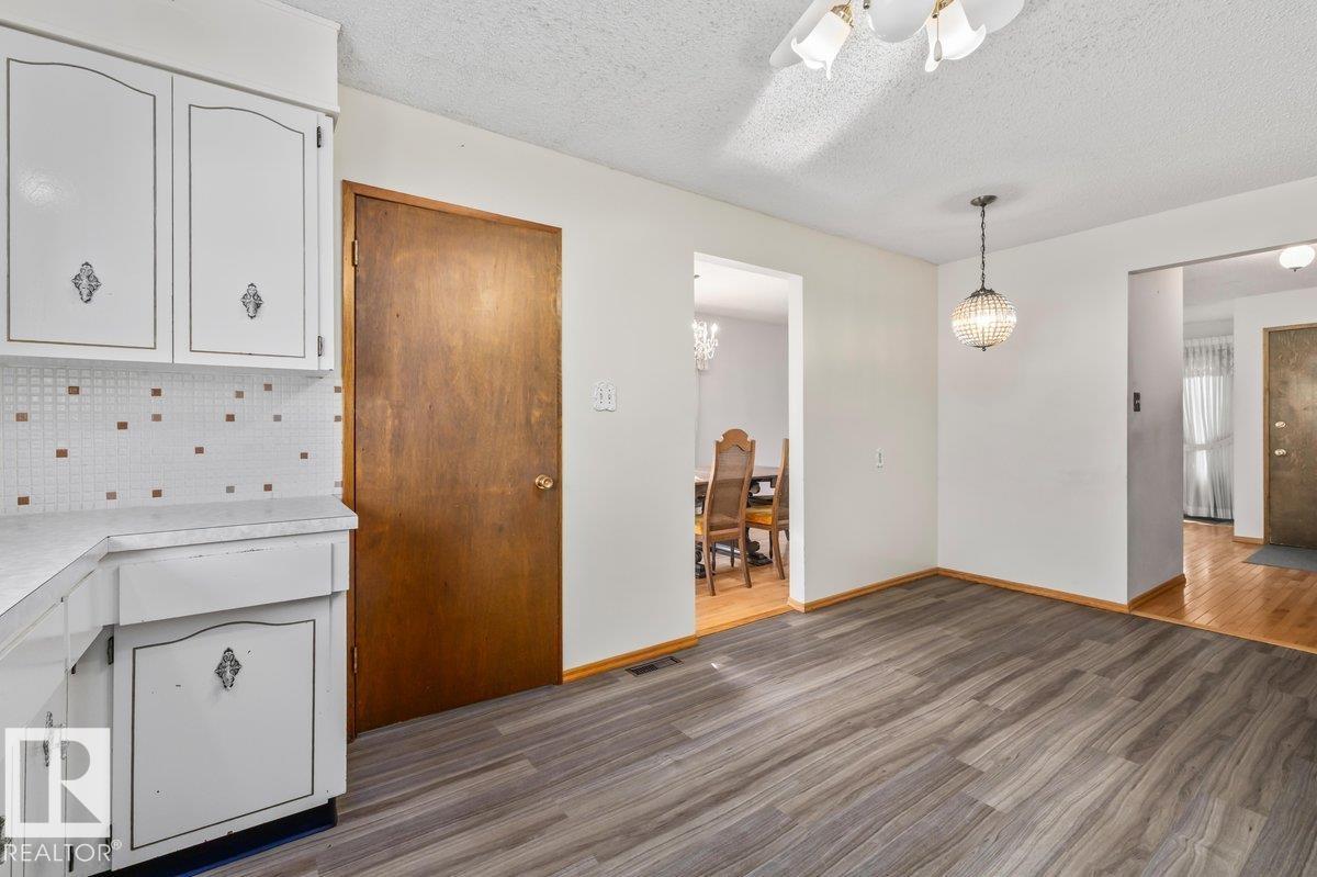 6708 31 AV NW - 9
