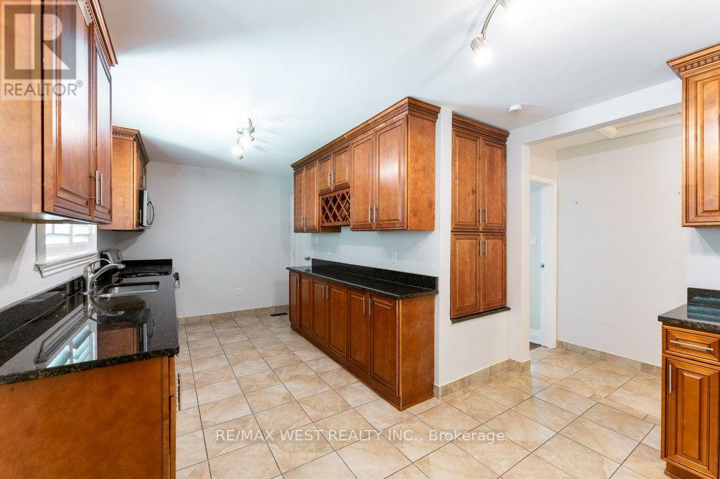 67 MAY AVENUE - 12