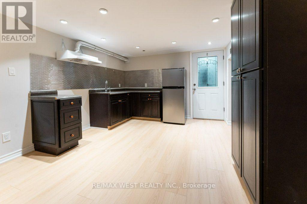 67 MAY AVENUE - 28