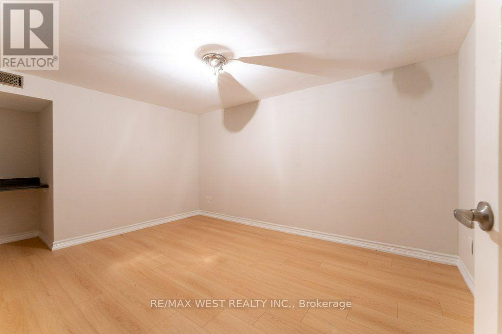 67 MAY AVENUE - 30