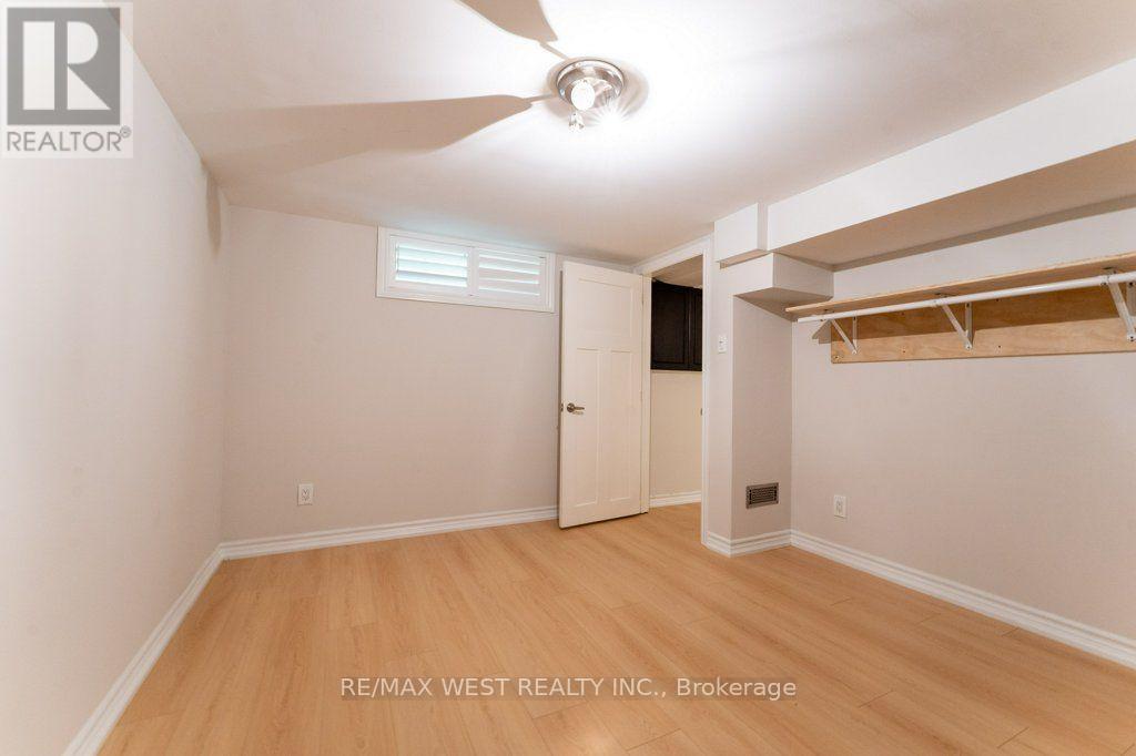 67 MAY AVENUE - 32