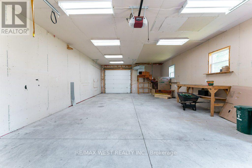 67 MAY AVENUE - 34