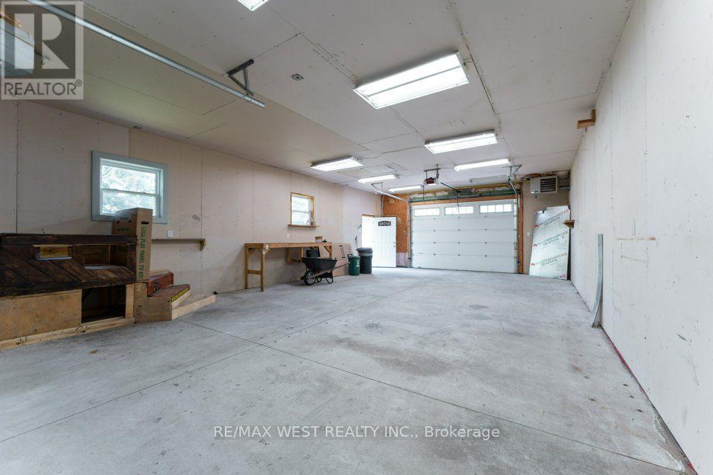 67 MAY AVENUE - 35